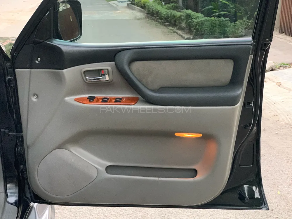 Toyota Land Cruiser 2006 for Sale in Lahore Toyota Land Cruiser 2006 for Sale in Lahore Image-15
