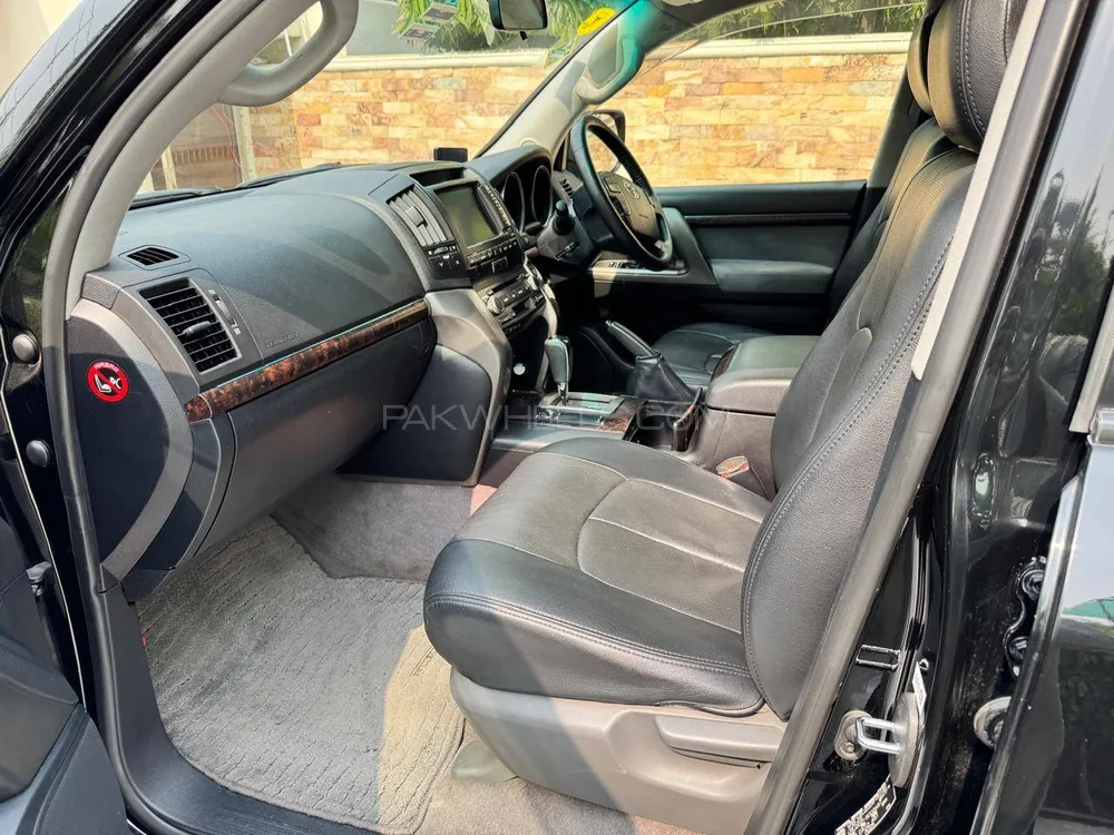 Toyota Land Cruiser 2011 for Sale in Lahore Toyota Land Cruiser 2011 for Sale in Lahore Image-11