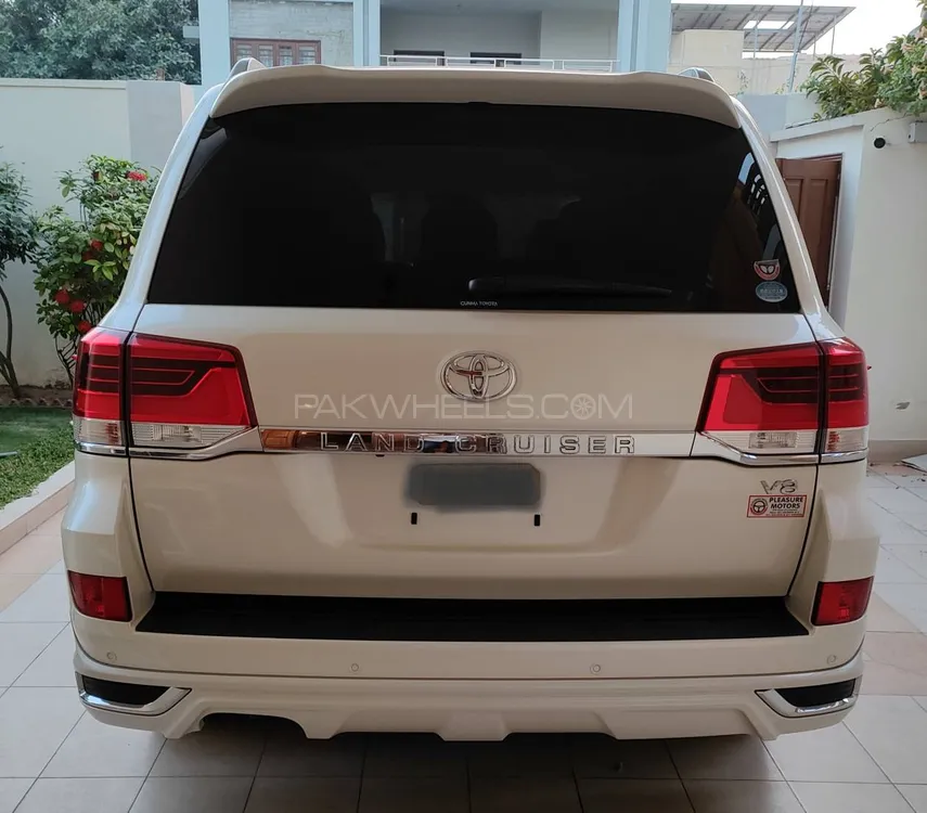 Toyota Land Cruiser 2017 for Sale in Karachi Toyota Land Cruiser 2017 for Sale in Karachi Image-3
