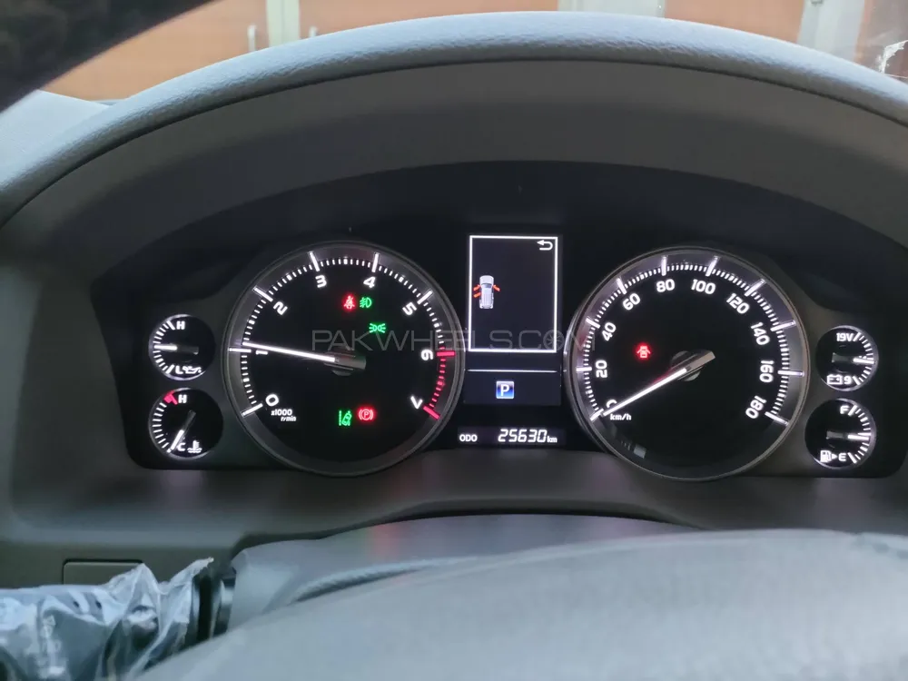 Toyota Land Cruiser 2017 for Sale in Karachi Toyota Land Cruiser 2017 for Sale in Karachi Image-6