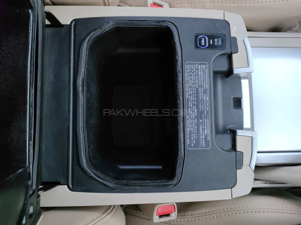 Toyota Land Cruiser 2017 for Sale in Karachi Toyota Land Cruiser 2017 for Sale in Karachi Image-11