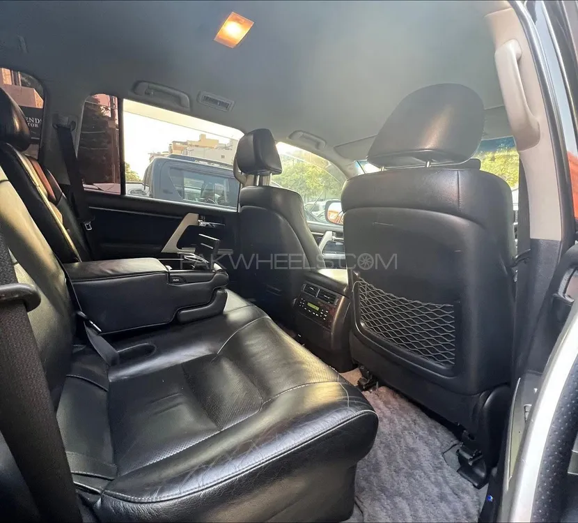 Toyota Land Cruiser 2012 for Sale in Karachi Toyota Land Cruiser 2012 for Sale in Karachi Image-6