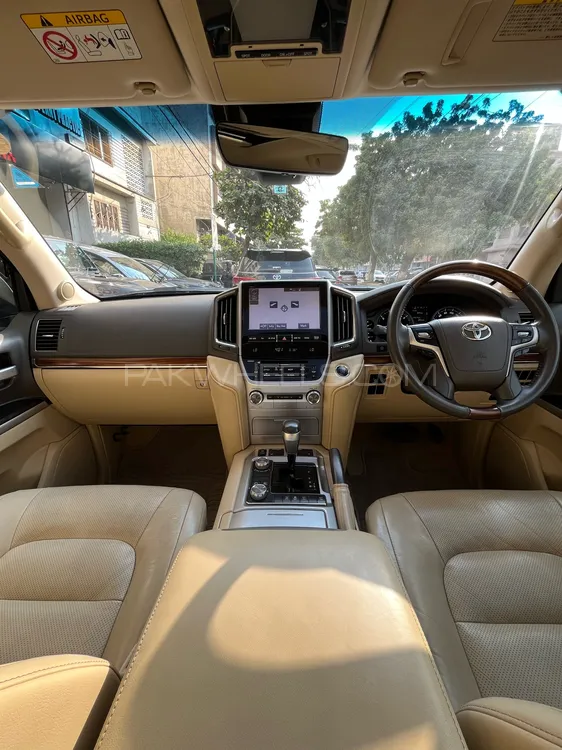 Toyota Land Cruiser 2016 for Sale in Karachi Toyota Land Cruiser 2016 for Sale in Karachi Image-4