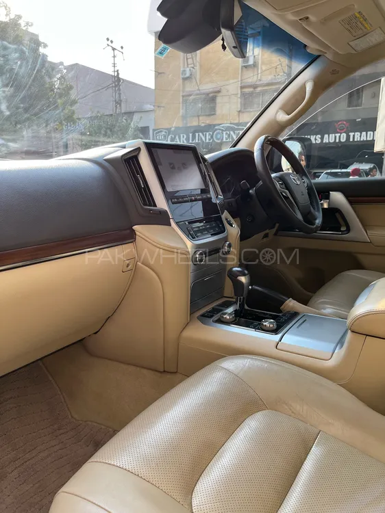 Toyota Land Cruiser 2016 for Sale in Karachi Toyota Land Cruiser 2016 for Sale in Karachi Image-7