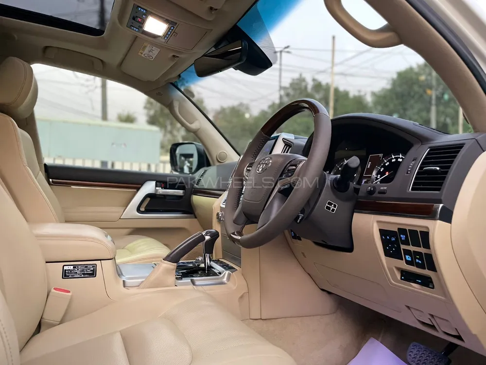 Toyota Land Cruiser 2017 for Sale in Karachi Toyota Land Cruiser 2017 for Sale in Karachi Image-14