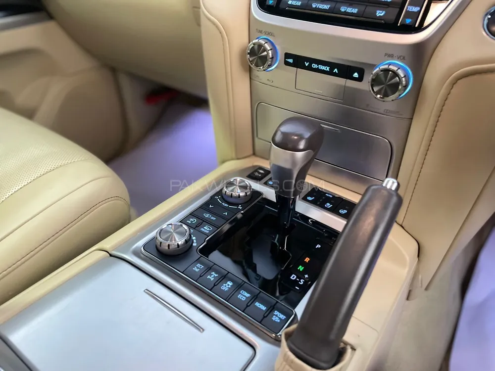 Toyota Land Cruiser 2017 for Sale in Karachi Toyota Land Cruiser 2017 for Sale in Karachi Image-20