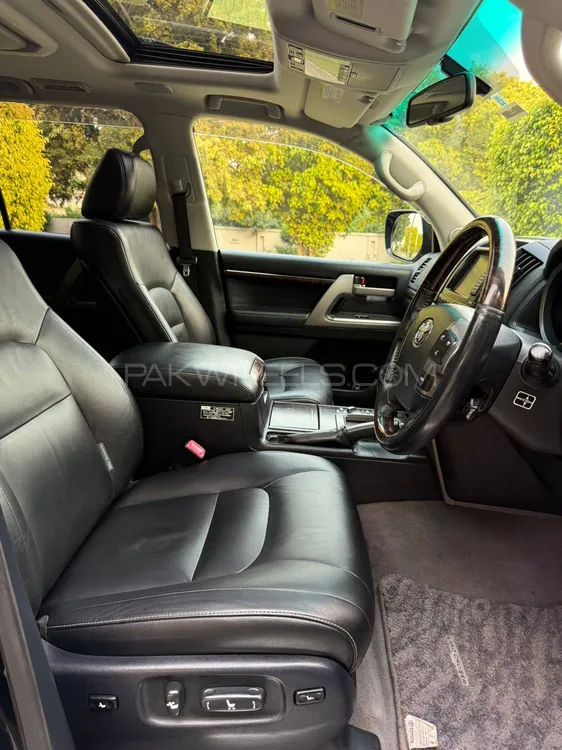Toyota Land Cruiser 2010 for Sale in Lahore Toyota Land Cruiser 2010 for Sale in Lahore Image-10