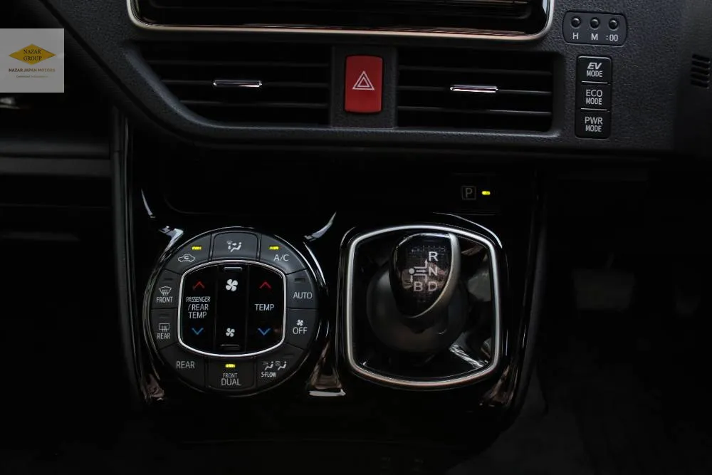 Toyota Noah 2018 for Sale in Karachi Toyota Noah 2018 for Sale in Karachi Image-12