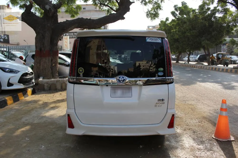Toyota Noah 2018 for Sale in Karachi Toyota Noah 2018 for Sale in Karachi Image-4
