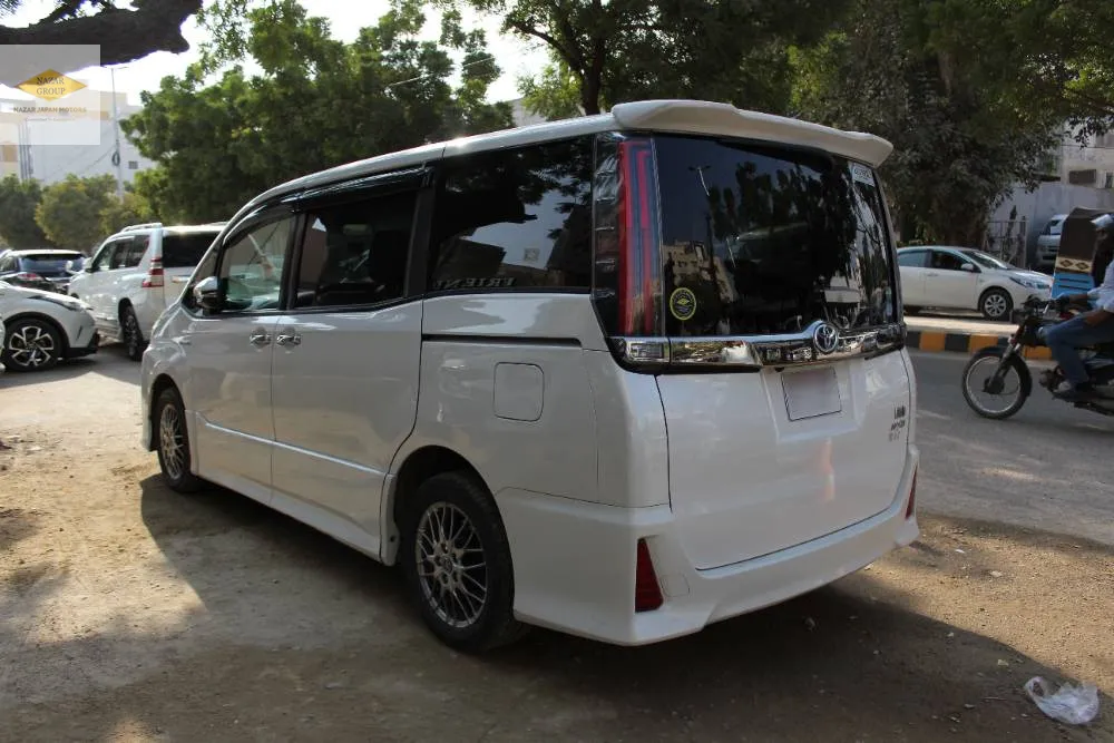Toyota Noah 2018 for Sale in Karachi Toyota Noah 2018 for Sale in Karachi Image-6