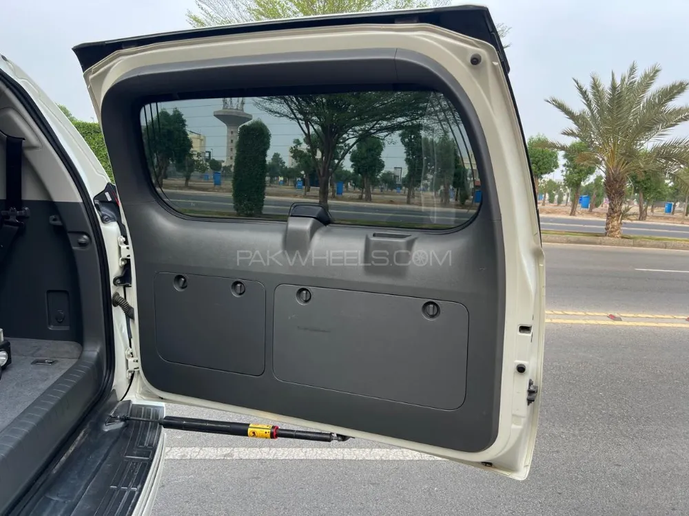 Toyota Prado 2011 for Sale in Lahore Toyota Prado 2011 for Sale in Lahore Image-7