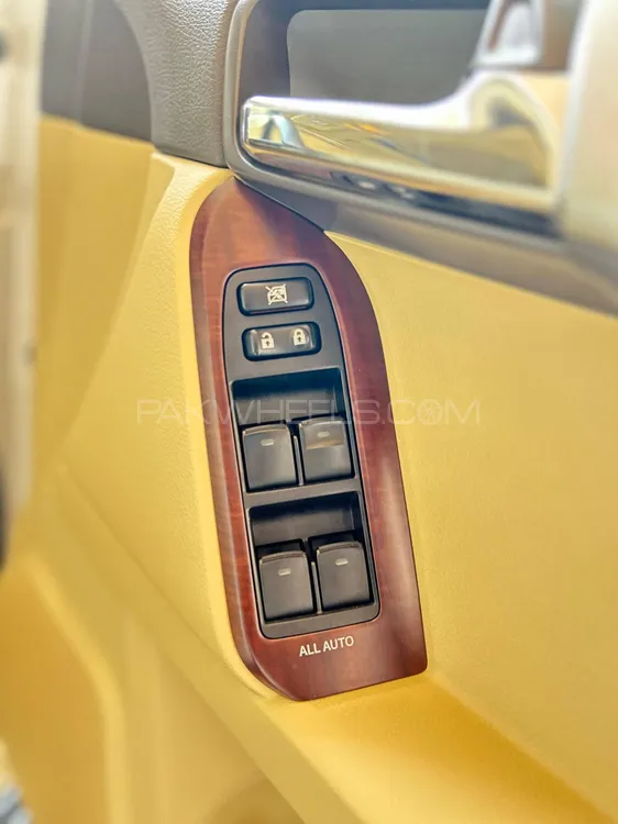 Toyota Prado 2016 for Sale in Lahore Toyota Prado 2016 for Sale in Lahore Image-5