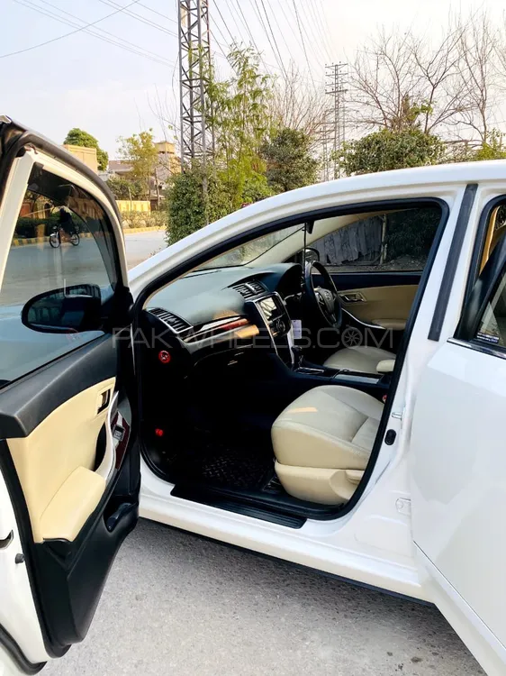 Toyota Premio 2017 for Sale in Peshawar Toyota Premio 2017 for Sale in Peshawar Image-4
