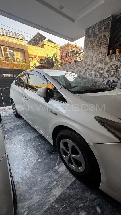 Toyota Prius 2012 for Sale in Lahore Toyota Prius 2012 for Sale in Lahore Image-2