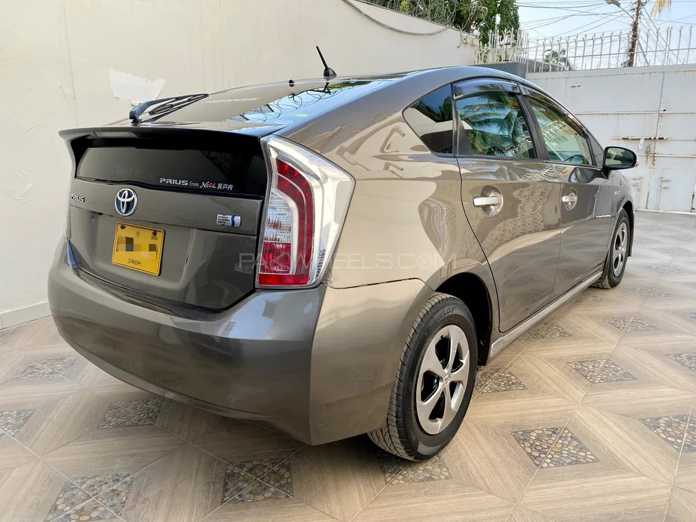 Toyota Prius 2013 for Sale in Karachi Toyota Prius 2013 for Sale in Karachi Image-3