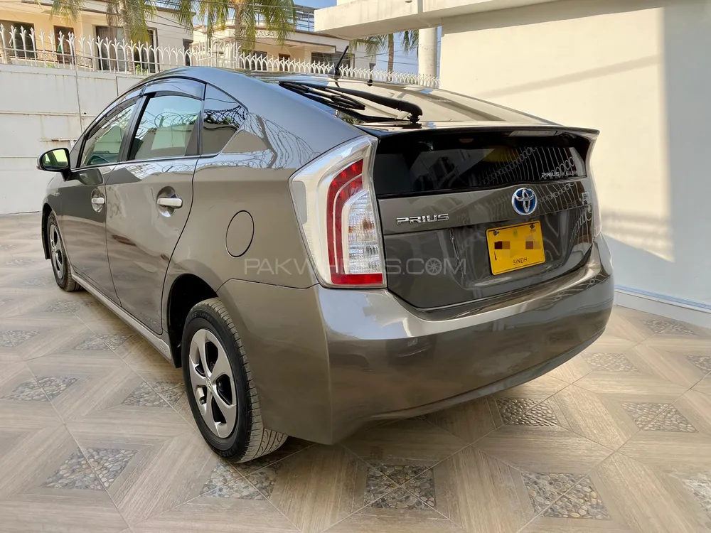 Toyota Prius 2013 for Sale in Karachi Toyota Prius 2013 for Sale in Karachi Image-6
