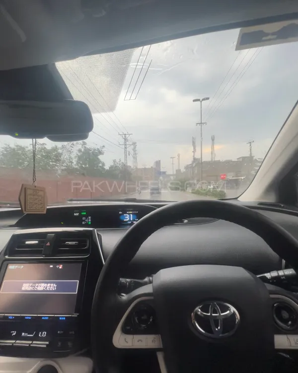 Toyota Prius 2017 for Sale in Rawalpindi Toyota Prius 2017 for Sale in Rawalpindi Image-2