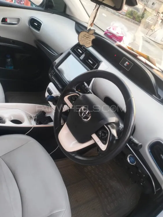 ٹویوٹا پریوس الفا 2016 for Sale in حیدرآباد ٹویوٹا پریوس الفا 2016 for Sale in حیدرآباد Image-8