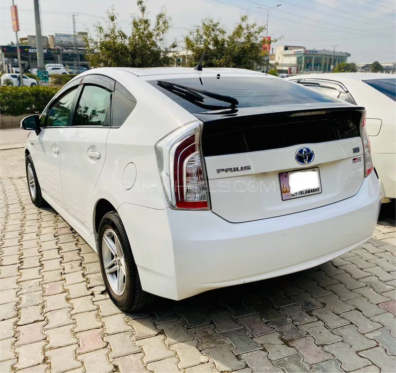 Toyota Prius 2014 for Sale in Peshawar Toyota Prius 2014 for Sale in Peshawar Image-8