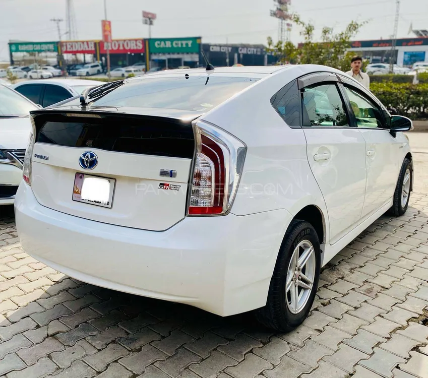 Toyota Prius 2014 for Sale in Peshawar Toyota Prius 2014 for Sale in Peshawar Image-9