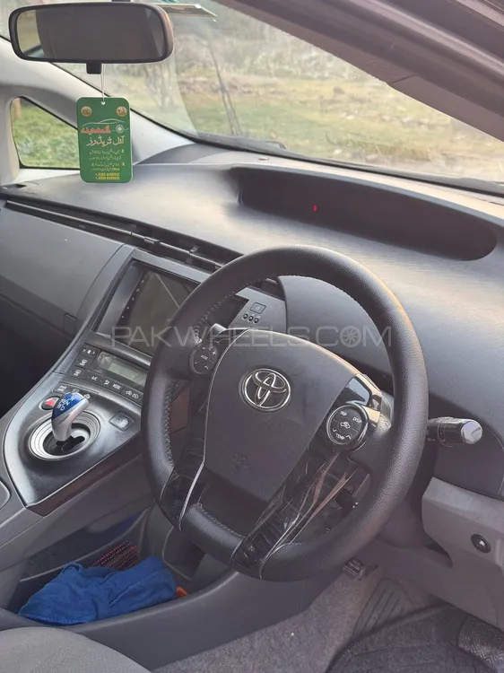 Toyota Prius 2010 for Sale in Lahore Toyota Prius 2010 for Sale in Lahore Image-11
