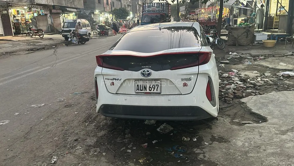 Toyota Prius 2020 for Sale in Lahore Toyota Prius 2020 for Sale in Lahore Image-11