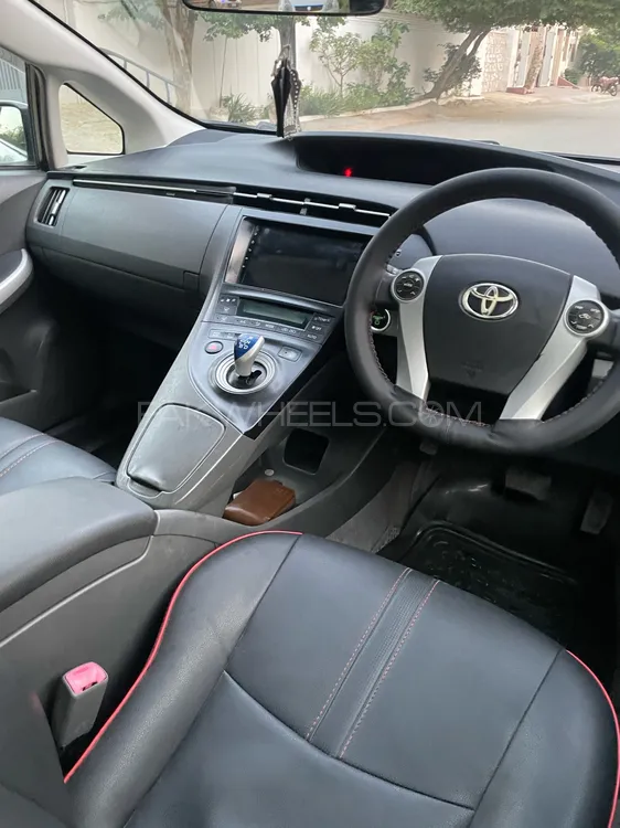 Toyota Prius 2010 for Sale in Karachi Toyota Prius 2010 for Sale in Karachi Image-8