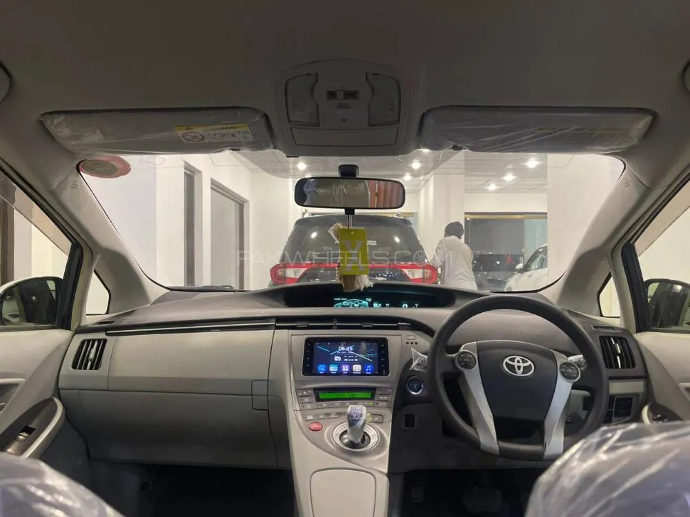 Toyota Prius 2014 for Sale in Karachi Toyota Prius 2014 for Sale in Karachi Image-6