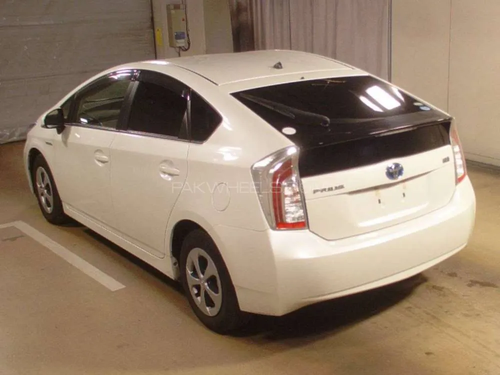 Toyota Prius 2014 for Sale in Karachi Toyota Prius 2014 for Sale in Karachi Image-14