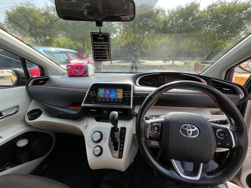 Toyota Sienta 2015 for Sale in Islamabad Toyota Sienta 2015 for Sale in Islamabad Image-10