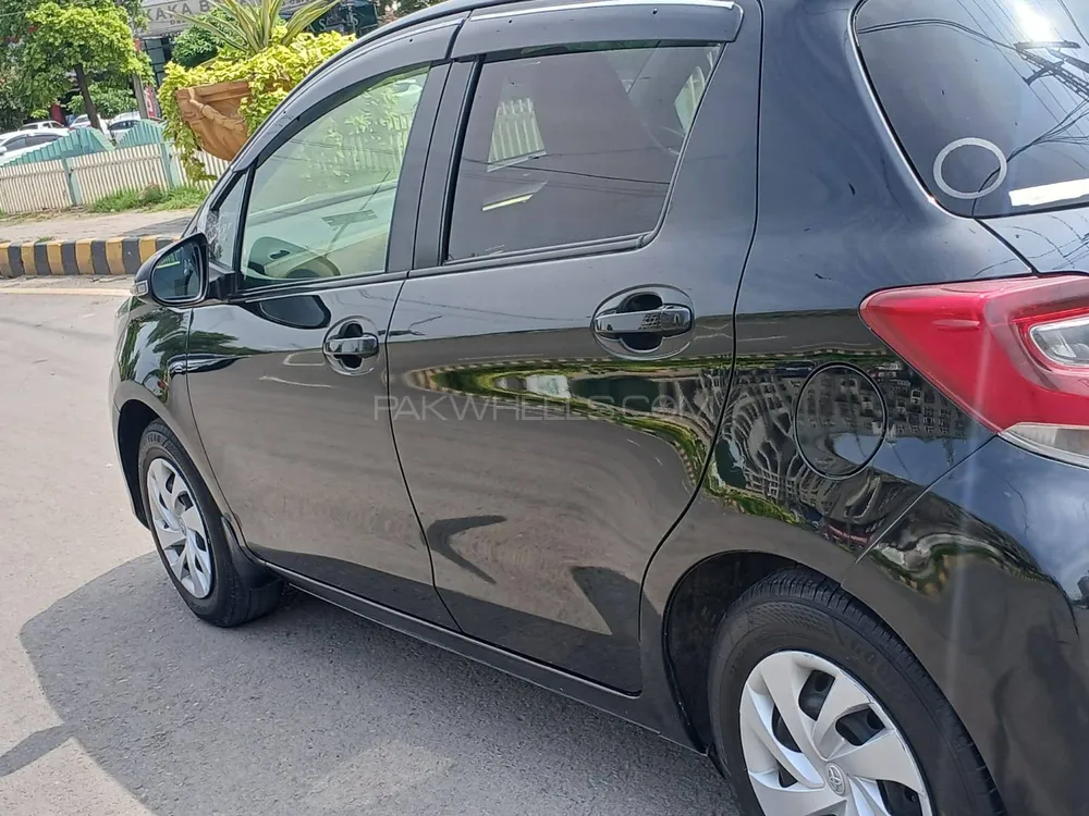 Toyota Vitz 2015 for Sale in Lahore Toyota Vitz 2015 for Sale in Lahore Image-9