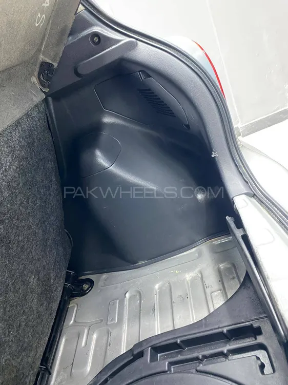Toyota Vitz 2003 for Sale in Malakand Agency Toyota Vitz 2003 for Sale in Malakand Agency Image-5