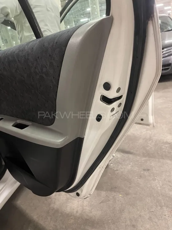 Toyota Vitz 2009 for Sale in Lahore Toyota Vitz 2009 for Sale in Lahore Image-2