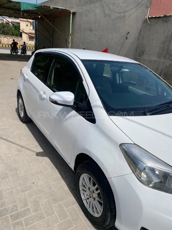 Toyota Vitz 2014 for Sale in Sialkot Toyota Vitz 2014 for Sale in Sialkot Image-2