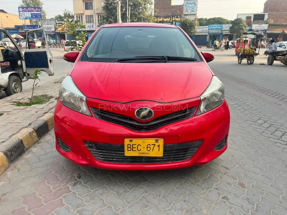 Toyota Vitz 2012 for Sale in Okara Image-1