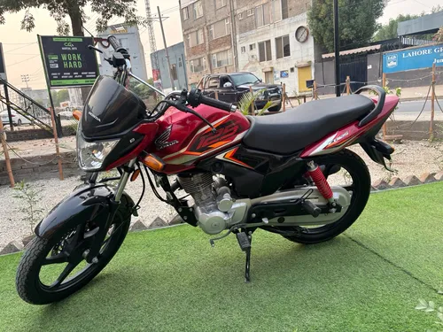 Honda CB 125F 2024