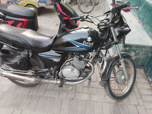 Suzuki GS 150 2016