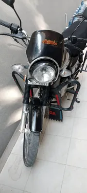Suzuki GS 150 2016