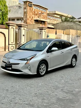 Toyota Prius S Touring Selection 2017