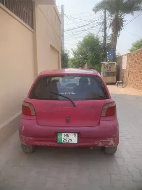 Toyota Vitz F 1.0 2013