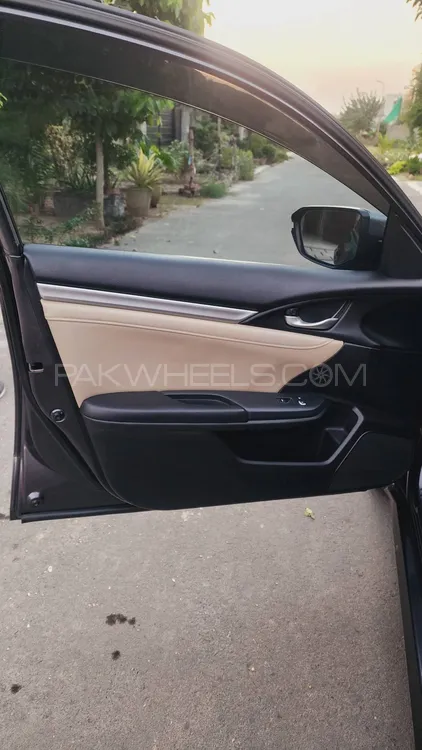Honda Civic 2020 for Sale in Lahore Honda Civic 2020 for Sale in Lahore Image-9