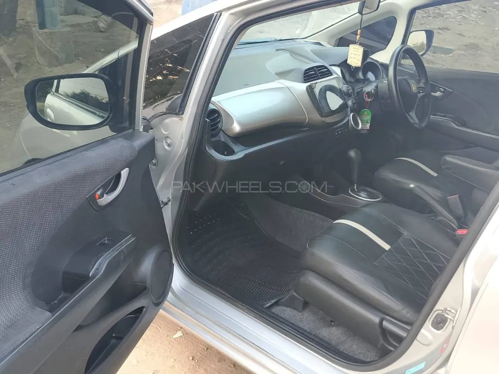 Honda Fit 2013 for Sale in Karachi Honda Fit 2013 for Sale in Karachi Image-9