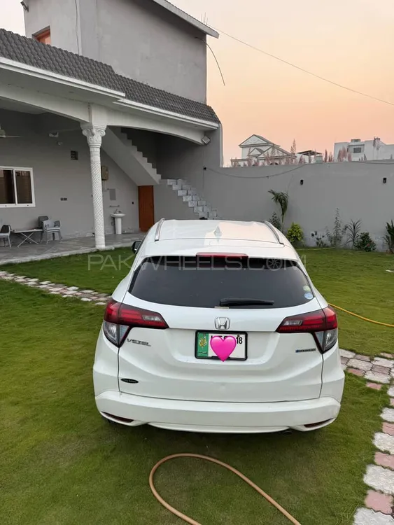 Honda Vezel 2016 for Sale in Gujrat Honda Vezel 2016 for Sale in Gujrat Image-2