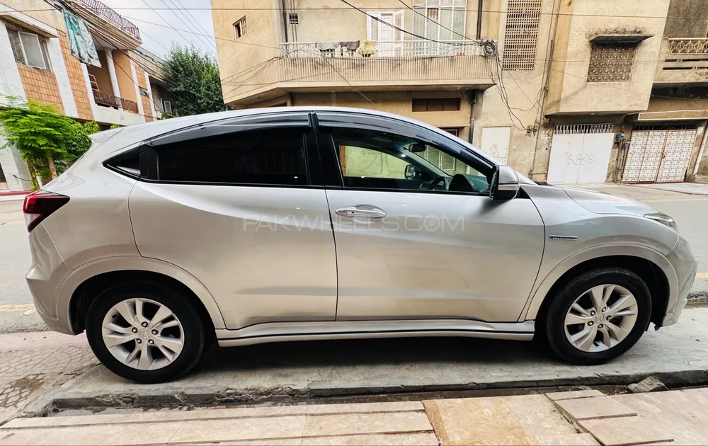 Honda Vezel 2015 for Sale in Lahore Honda Vezel 2015 for Sale in Lahore Image-3