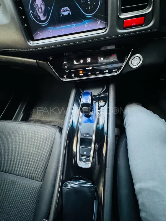 Honda Vezel 2015 for Sale in Lahore Honda Vezel 2015 for Sale in Lahore Image-8