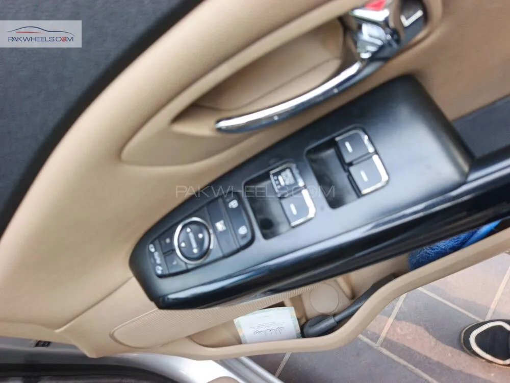 KIA Carnival 2018 for Sale in Lahore KIA Carnival 2018 for Sale in Lahore Image-12
