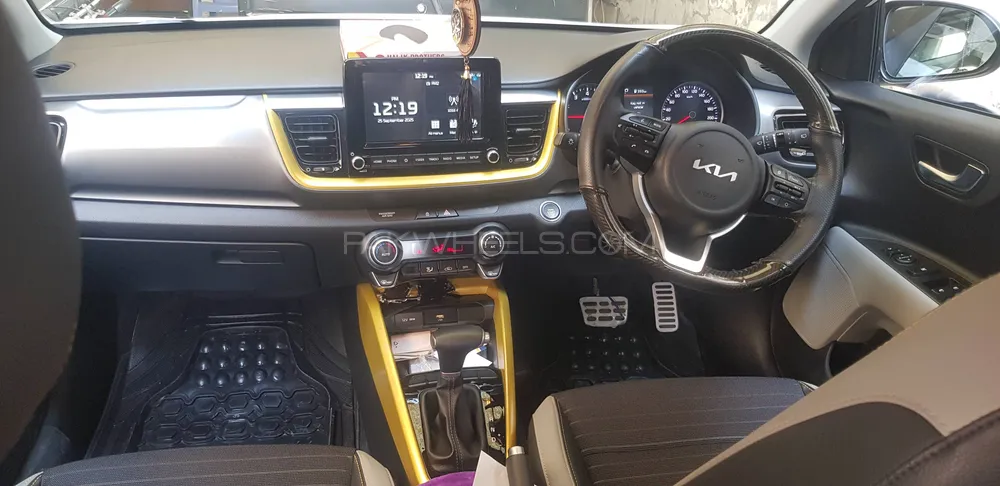 KIA Stonic 2024 for Sale in Lahore KIA Stonic 2024 for Sale in Lahore Image-6
