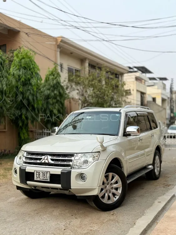 Mitsubishi Pajero 2010 for Sale in Lahore Mitsubishi Pajero 2010 for Sale in Lahore Image-3