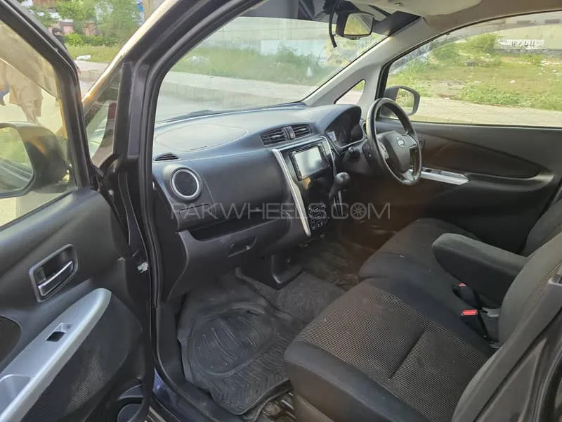 Nissan Dayz Highway Star 2013 for Sale in Karachi Nissan Dayz Highway Star 2013 for Sale in Karachi Image-1