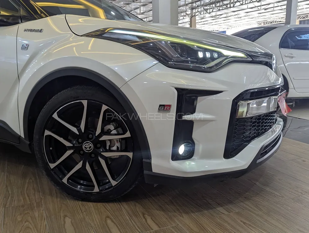 Toyota C-HR 2019 for Sale in Peshawar Toyota C-HR 2019 for Sale in Peshawar Image-9